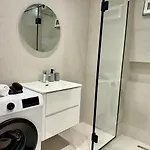 E&r At Myslym Shyri Ξενοδοχείο Τίρανα