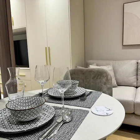 E&r At Myslym Shyri Hotel