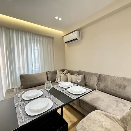 Hotel E&r At Myslym Shyri Tirana