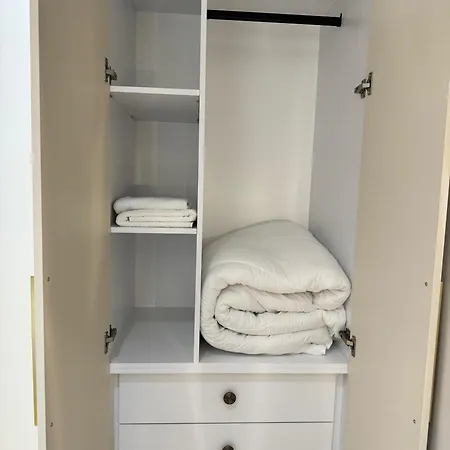 E&r At Myslym Shyri * Tirana