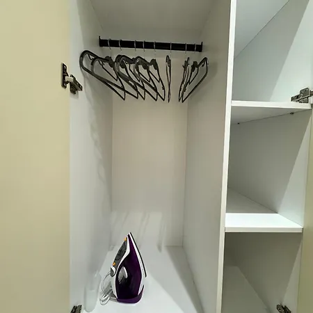 E&r At Myslym Shyri * Tirana