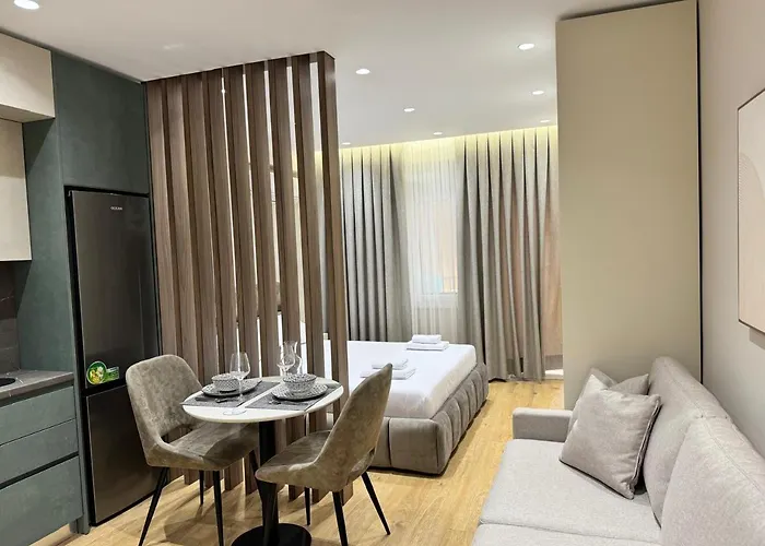 E&r At Myslym Shyri فندق تيرانا