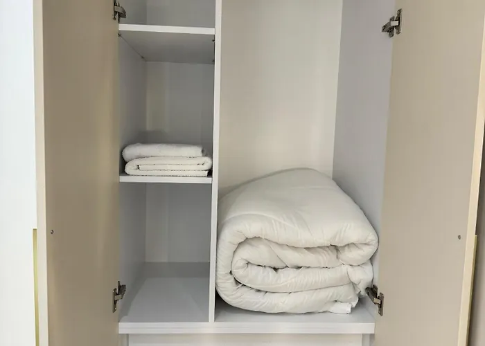 E&r At Myslym Shyri * Tirana