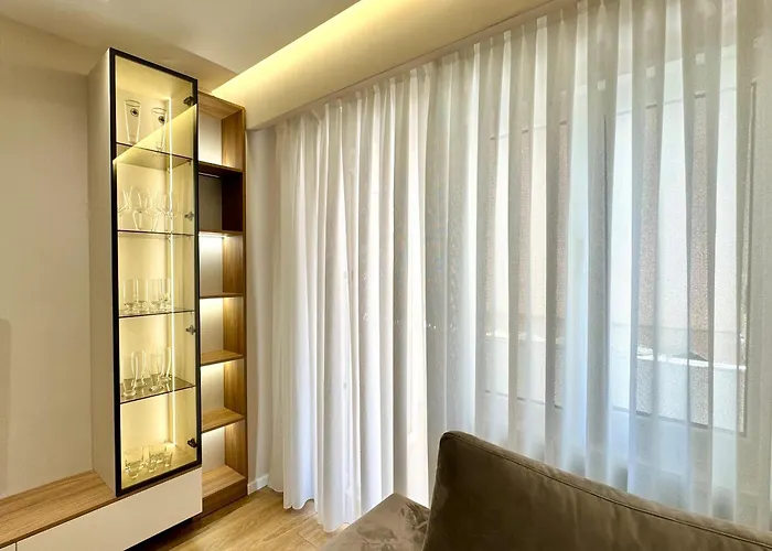 E&r At Myslym Shyri *