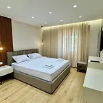 Hotell E&r At Myslym Shyri Tirana