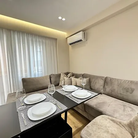 Hotell E&r At Myslym Shyri *