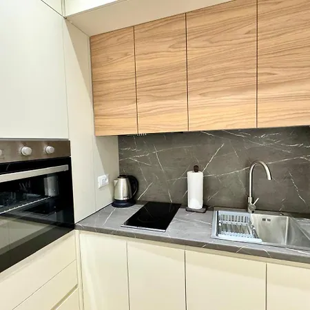 E&r At Myslym Shyri Hotell *