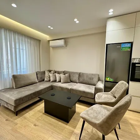 E&r At Myslym Shyri Hotell *