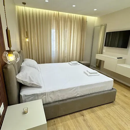 Hotell E&r At Myslym Shyri