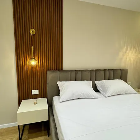 E&r At Myslym Shyri Hotell