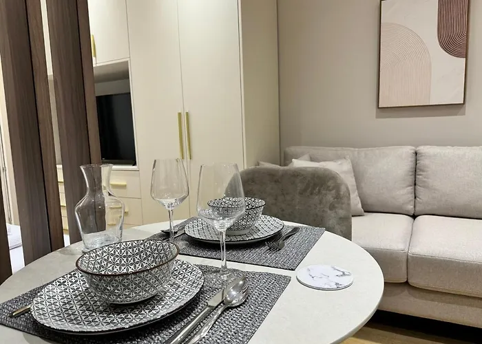 E&r At Myslym Shyri 호텔