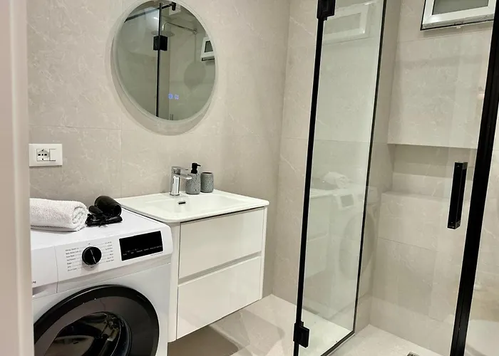 E&r At Myslym Shyri 호텔 티라나