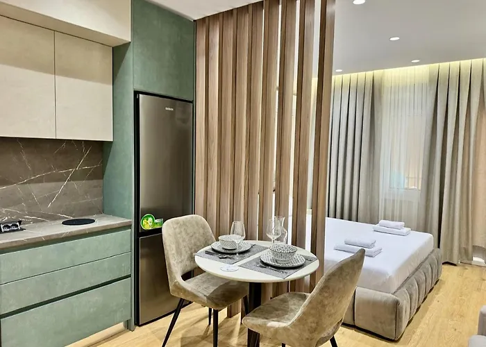 Hotel E&r At Myslym Shyri Tirana