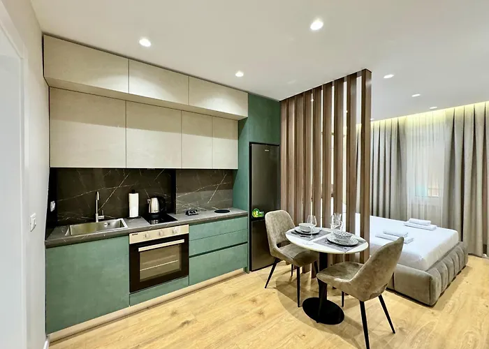 E&r At Myslym Shyri 호텔