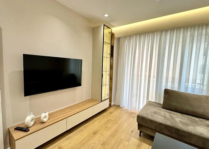 호텔 E&r At Myslym Shyri 티라나