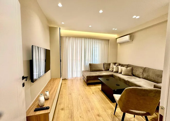 E&r At Myslym Shyri 호텔 티라나