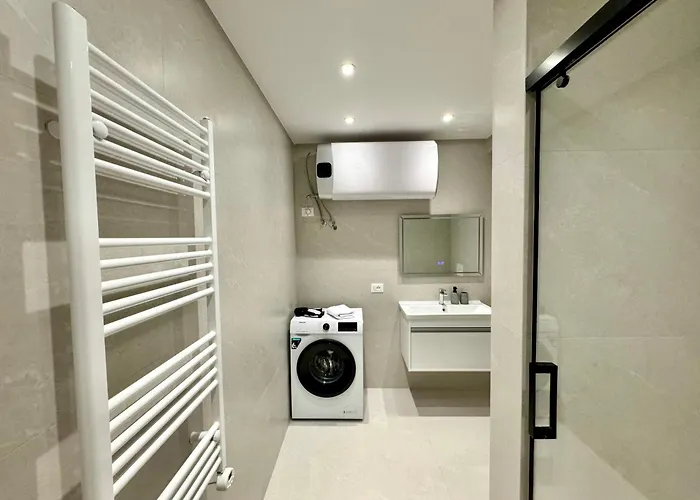 E&r At Myslym Shyri Hotel *